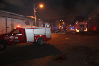 بالصور: اصابة طفيفة لشخصين اثر حريق كبير داخل كراج للسيارات بمدينة يافا 